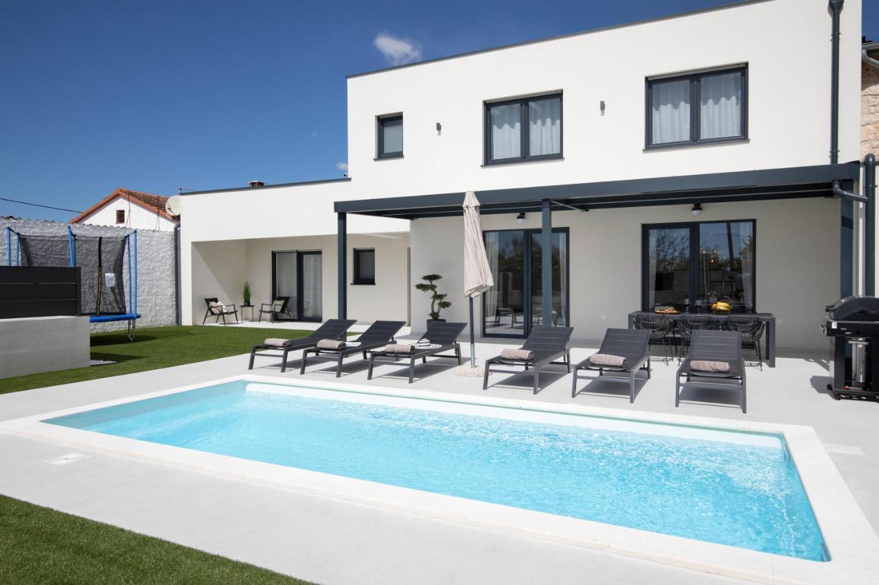 Villa Artis Pula Exterior photo